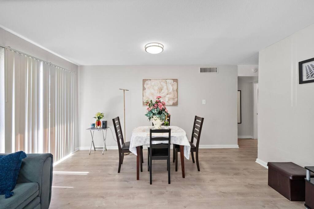Cozy, Dedicated Workspace, Fast Wi-Fi Apartment Houston Exterior photo