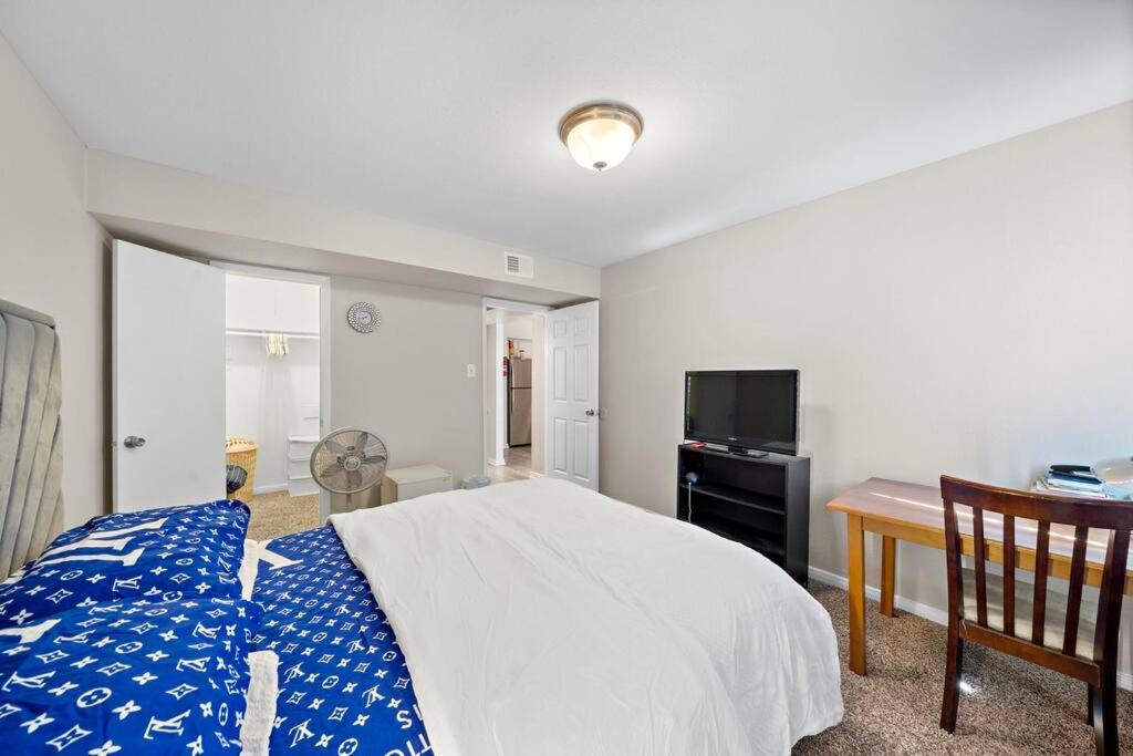 Cozy, Dedicated Workspace, Fast Wi-Fi Apartment Houston Exterior photo