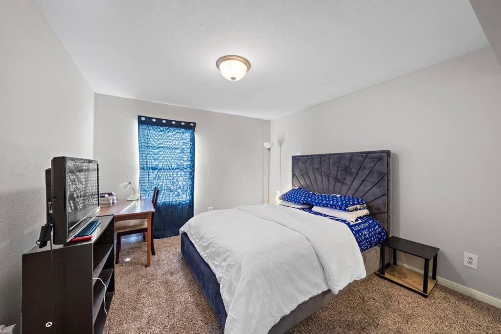 Cozy, Dedicated Workspace, Fast Wi-Fi Apartment Houston Exterior photo